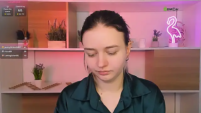 miki_ti (F teen) - play boobs in bra