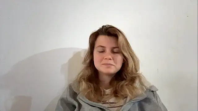 alanapostell (F teen) - Make funny face!