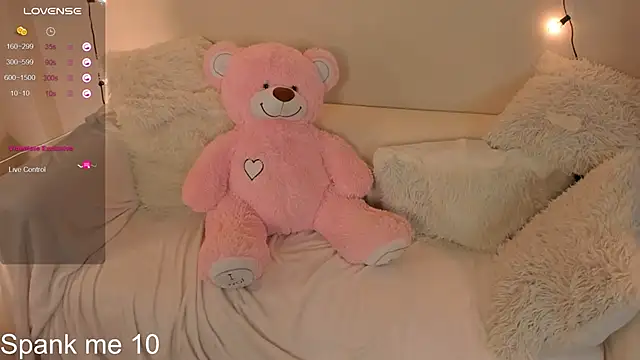 evelynnfinn (F teen) - gently touch my pussy