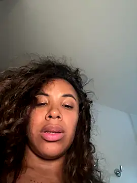 brunettexio (F young) - Squirt show