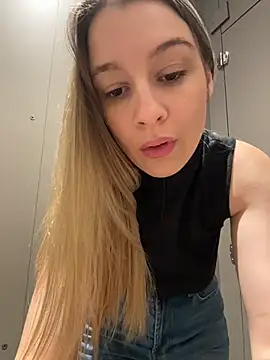 sashacatt (F young) - Spank ass 5 times+ play with the nipples