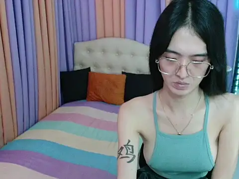 XxTsUncutAskaxX webcam