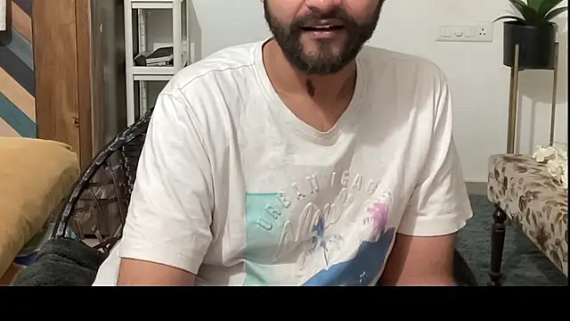 MakeMeAwareAah webcam