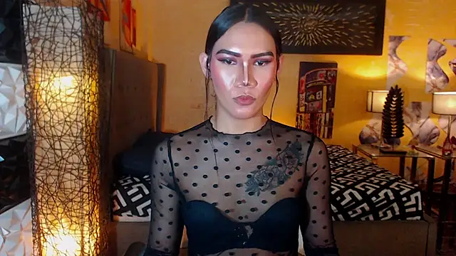 ElegantKellyUncutTS webcam