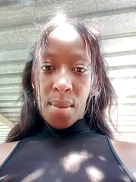 PetiteSquirtQueen webcam