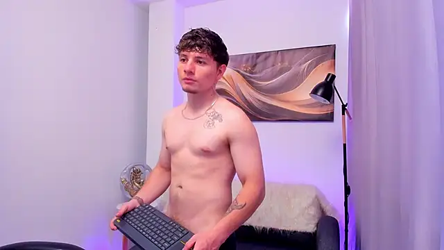 Leoo_Miller webcam
