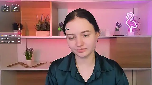 miki_ti (F teen) - play boobs in bra