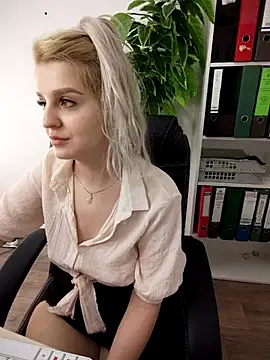 cold_blondie webcam
