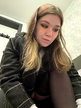 pumashyxd (F young) - SQUIRT IN THE CAFE UNDER TABLE