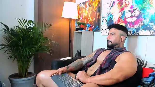 naugthy_dominant webcam