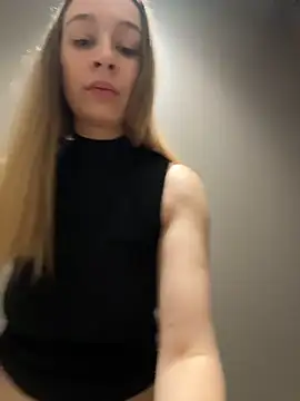 sashacatt (F young) - Spank ass 5 times+ play with the nipples