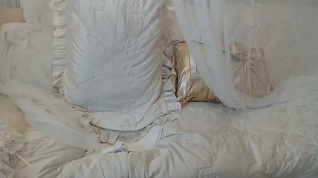 Mia-Montal777 webcam