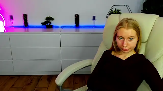 Alina_Blonde webcam