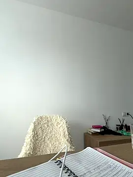 streetdoll (F young) - finger pussy + control domi 7 min