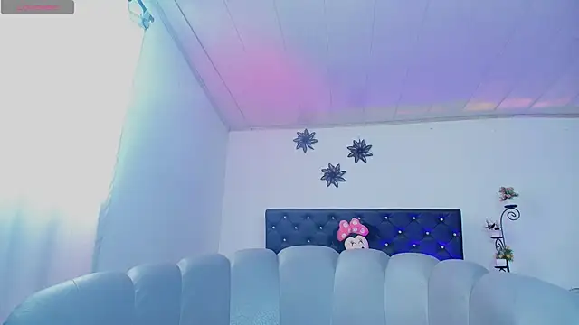 GiannaRoberts webcam