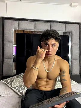 mr_muscle (M young) - naked I pull my hard cock and flex