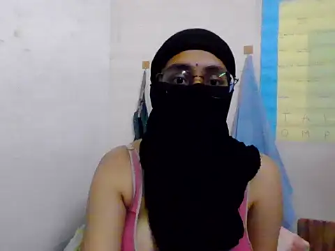 babyshallu05 (F teen) - vibrator on kitty