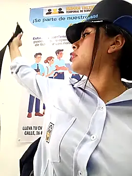 maye__13 - MAYE__13's free webcam