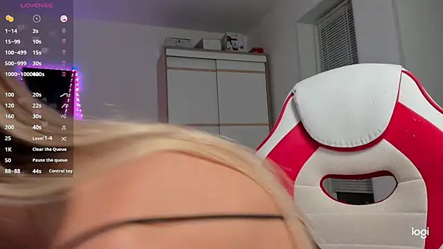 HotCarolineXO webcam