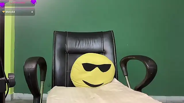 classy_kritii webcam