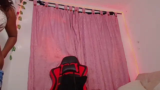 Daphnewalker__ webcam