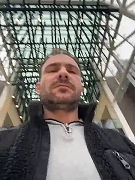 Adventurehotman webcam