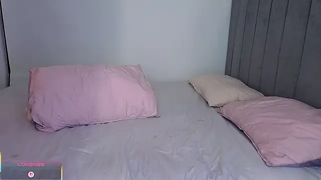 CarolineMuzgui webcam