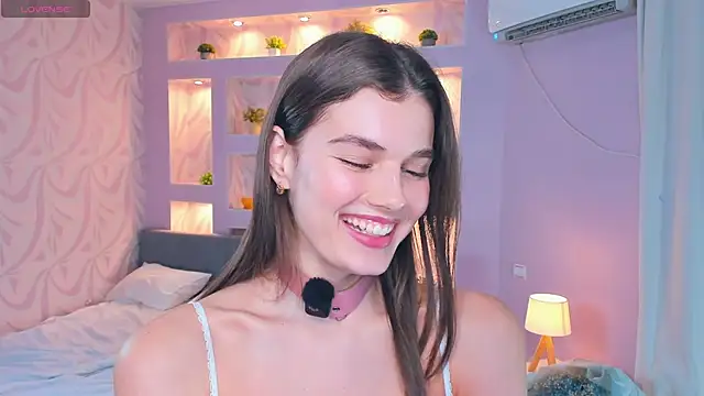 floradobb (F teen) - Let's spank my juicy booty until red!