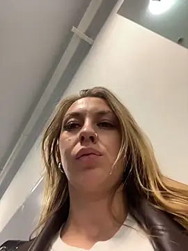 sweet___emily (F young) - massage pussy near MAN in chair