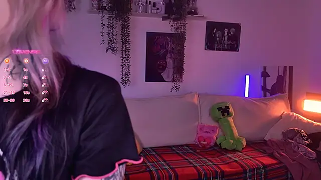 lollyshy (F teen) - Juggle that butt