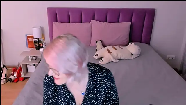 sabrinamacmarren webcam