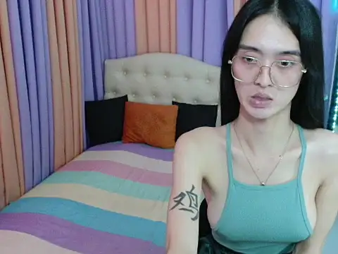 XxTsUncutAskaxX webcam
