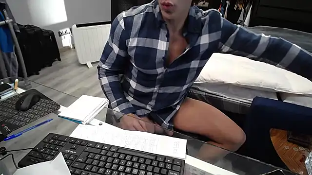 latinoo23bom webcam
