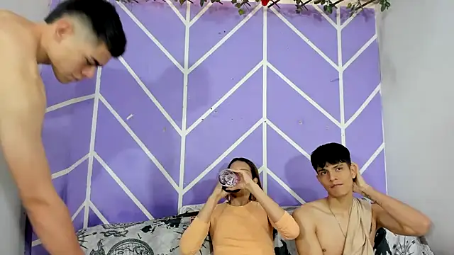 lau_and_boys18 webcam