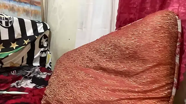 untouchable_mia webcam