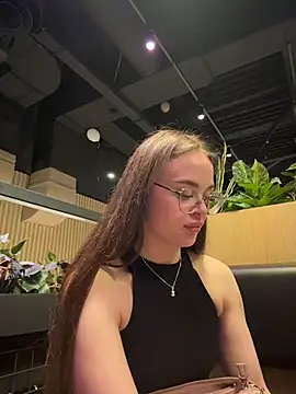 kristirich (F young) - Finger in pussy+spank ass naked😋😍