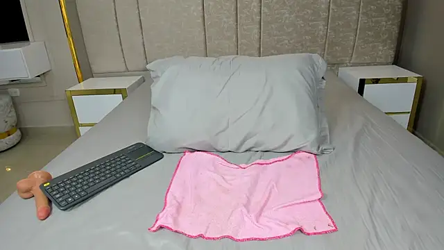 little-doll18 webcam stripchat model stream image