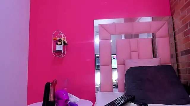 luna_ebony69 (F young) - A delicious squirt straight to your face