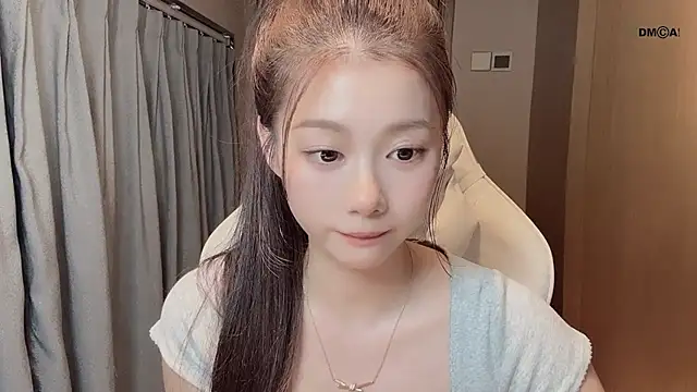 Makinghappymyself_ webcam