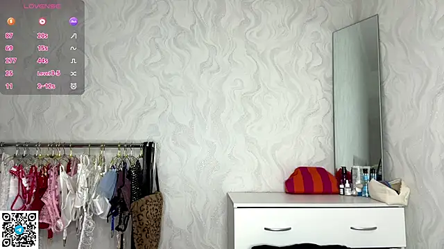 lindyeckland (F teen) - sexy ice show on ass