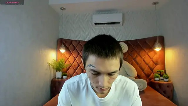 ionarne (M young) - take  off shrirt