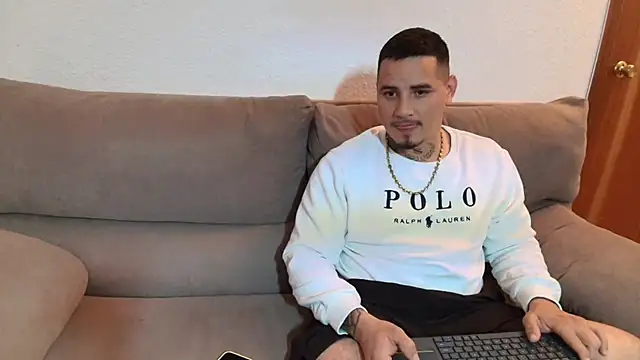 milanthompson2025 - Milanthompson2025's free webcam - UK Sex Cams