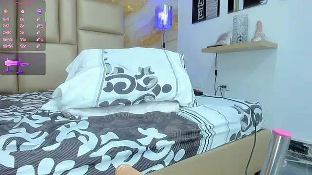 NahomiWalker_ webcam