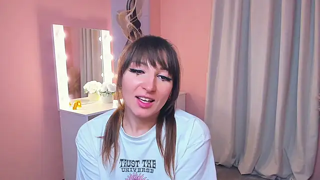 VioletKorineck webcam