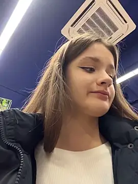 kittyqueeny (F young) - saliva drips from nipples & shake boobs