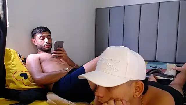 Sexy_accommodating_guys webcam