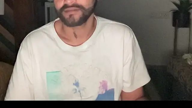 MakeMeAwareAah webcam