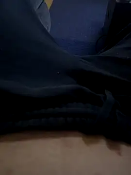 high_geil (Ask my age) - shirt off/ausziehen