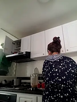 Scarlet_curly webcam