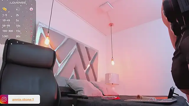 AnniEsstone webcam stripchat model stream image